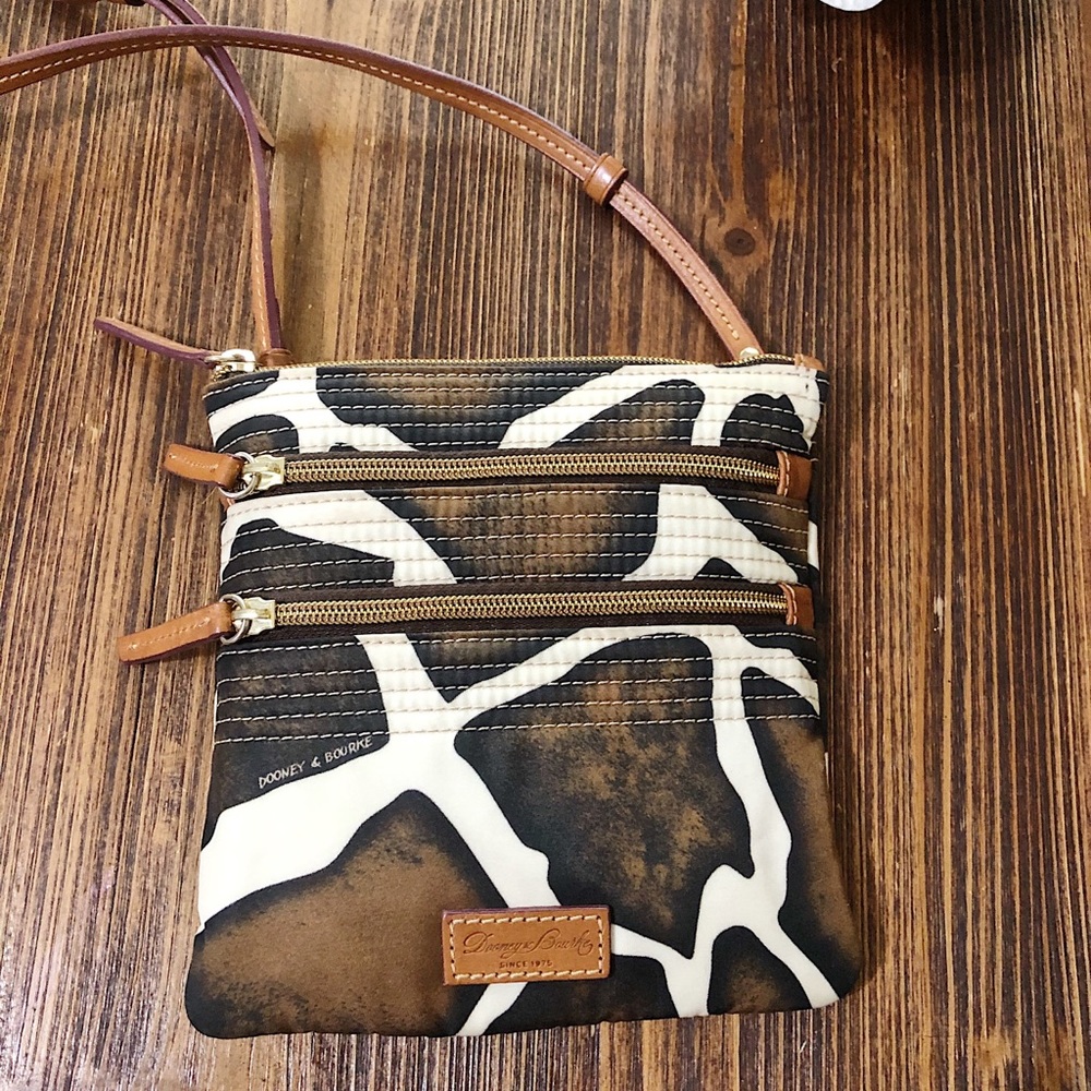 Dooney 🦒 crossbody